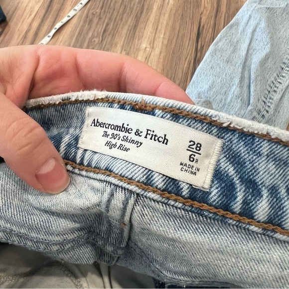 Abercrombie & Fitch 90’s Skinny High Rise Jean - Picture 5 of 8